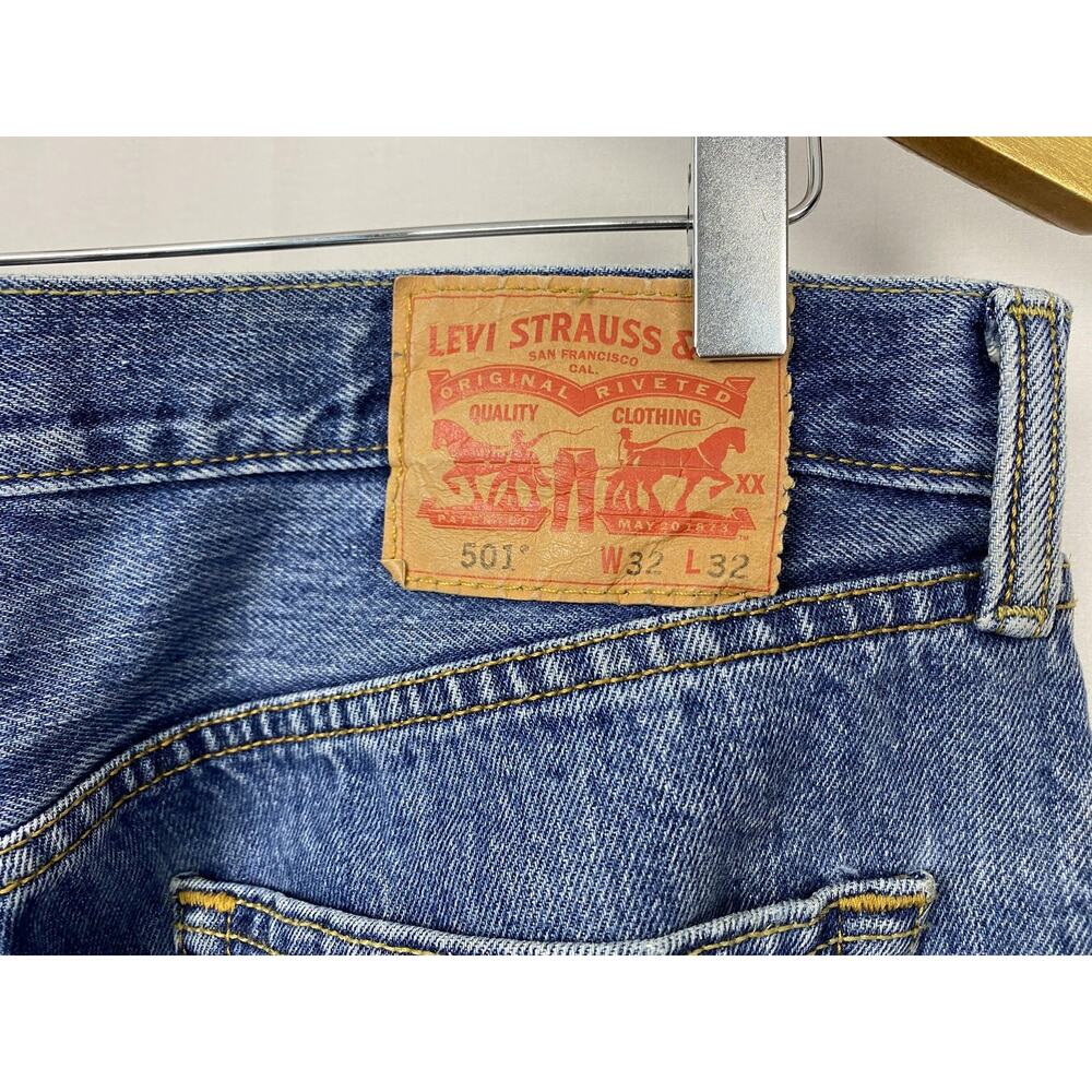 Vintage Y2K Levis 501 Jeans Mens 32x32 Button Fly Blue Straight Leg Medium Wash - Picture 7 of 16